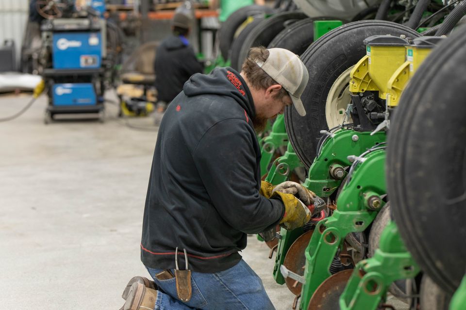 Precisionplantingshopwork 14