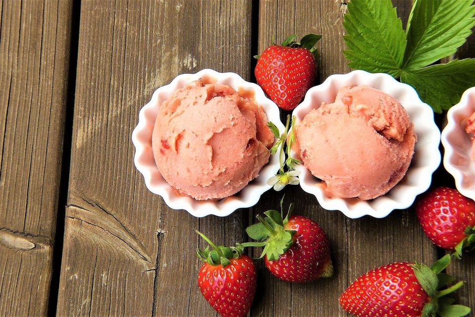 Strawberry ice cream g5fbd335f2 1920