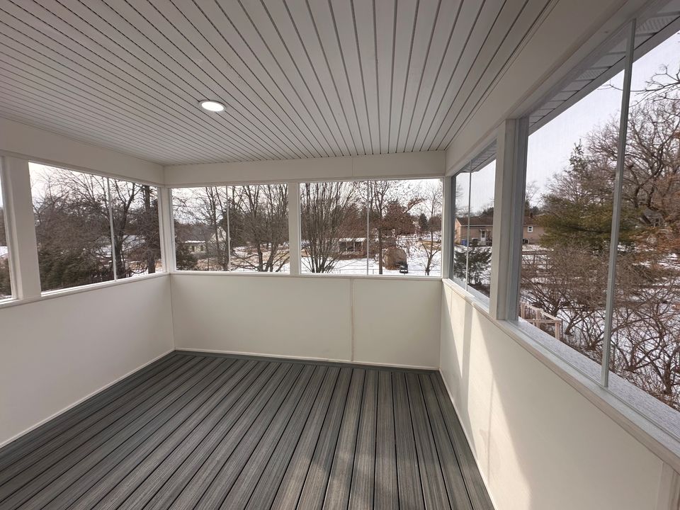 custom deck built by Best Builder Construction
