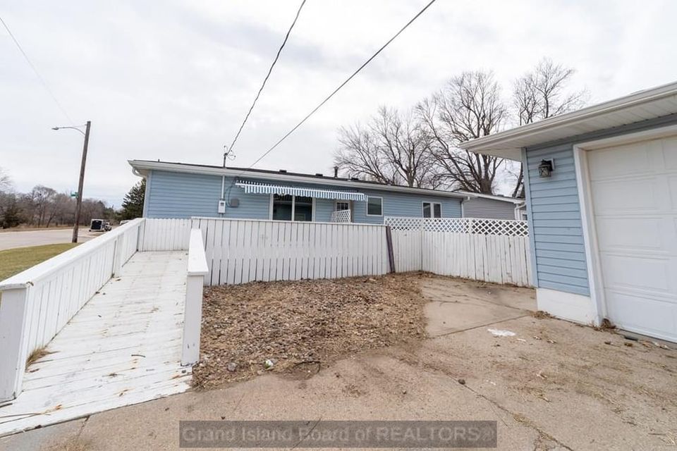 512 e 19th st grand island d 1