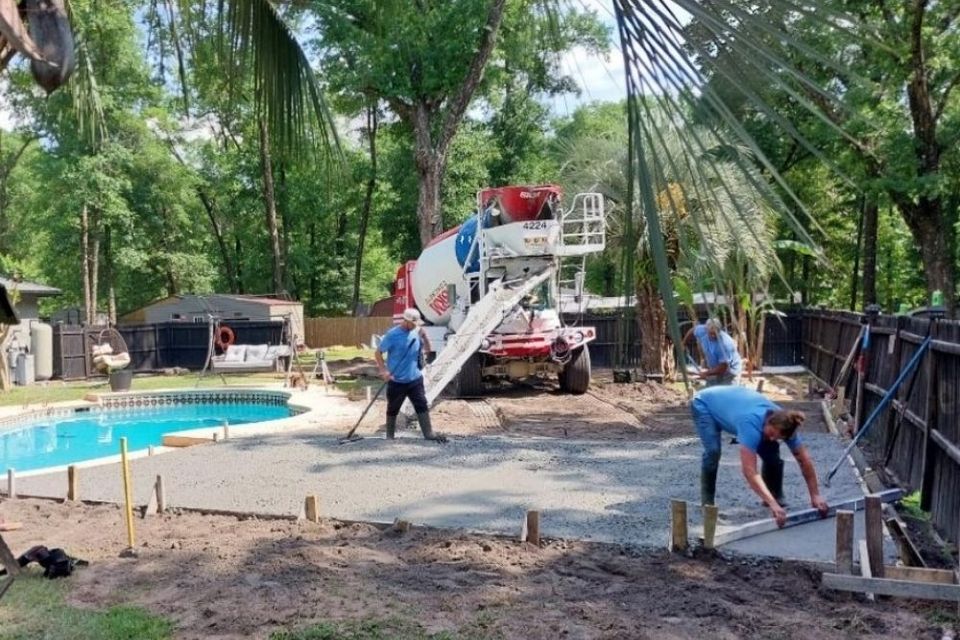 Concrete army workingmen at pool
