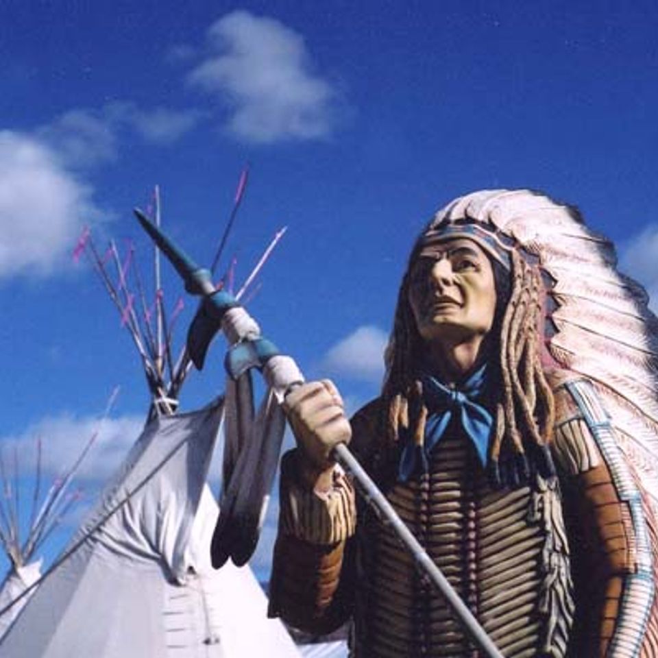 Ndn statue with teepee