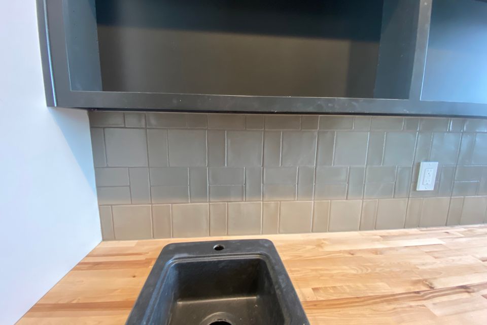 Daltile farrier 2.5x5   5x5 color grullo sahara beige grout