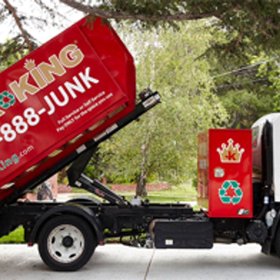 Nuredo magazine   tulsa  oklahoma   living   junk king  fall 2017 cover   junkking1120170925 7430 1gql5pm