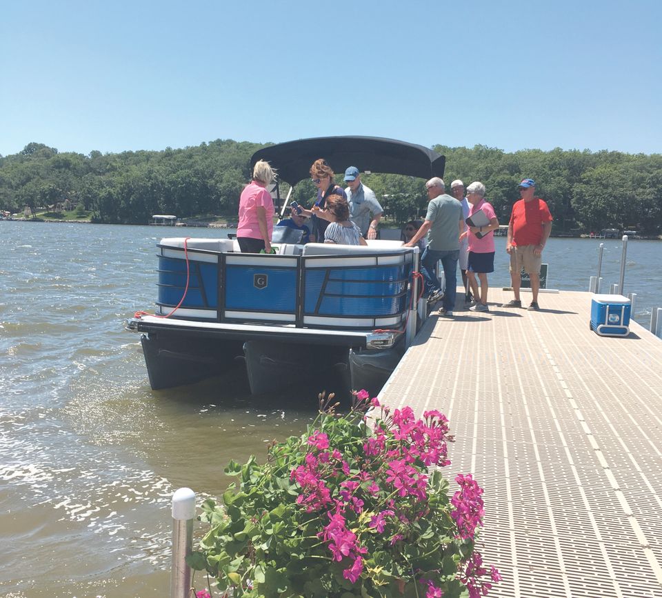 Gardenboatloading (cropped)