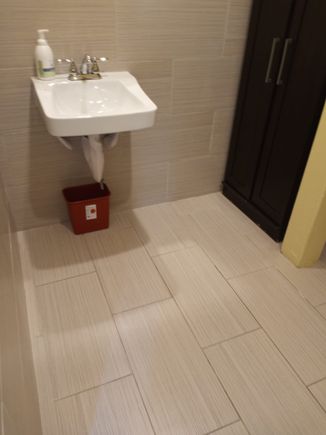 Bathroom floor tile