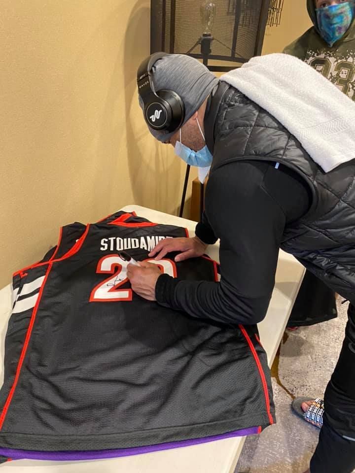 Damonsigning4