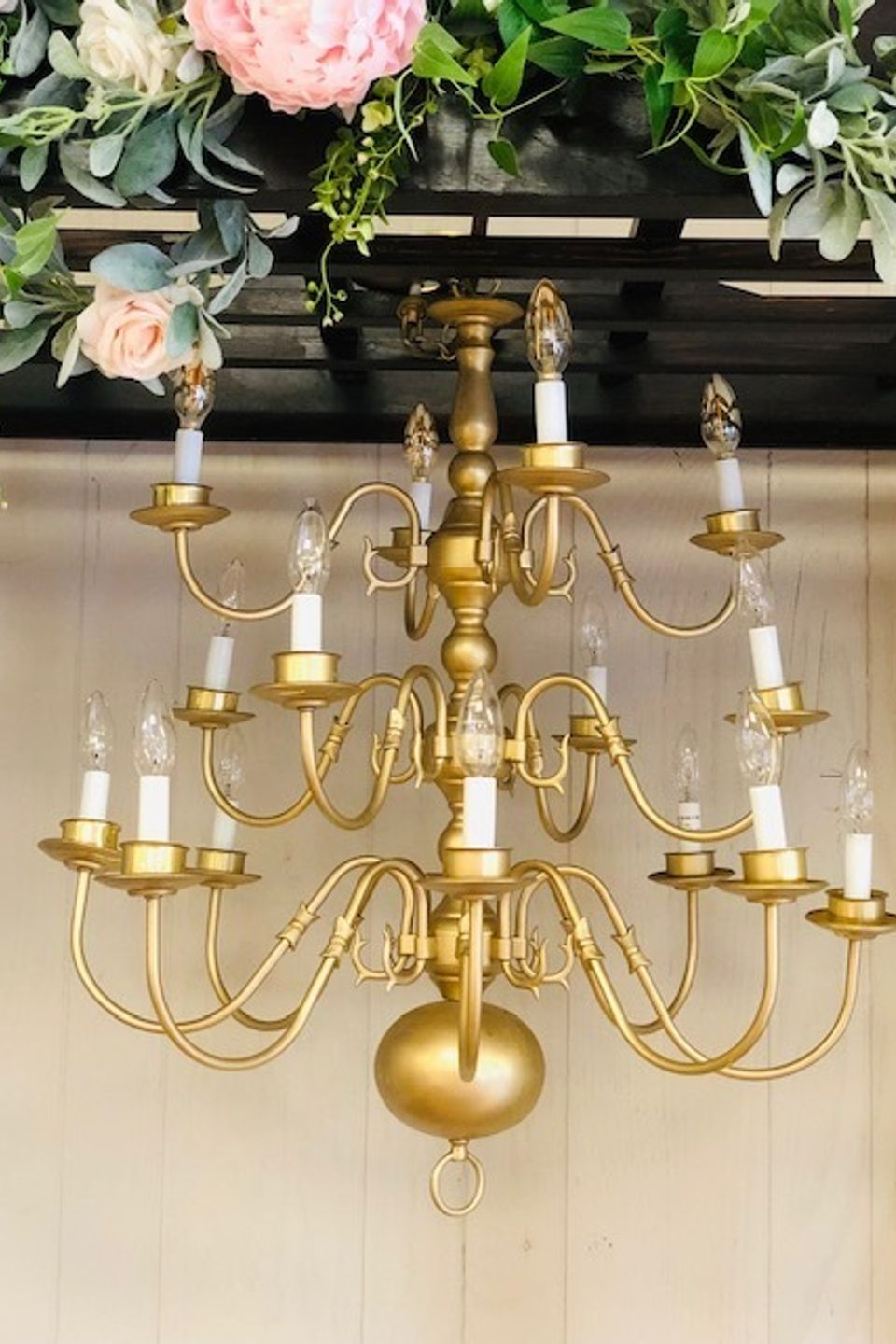 Gold chandelier (1)