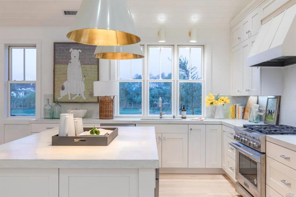 Thompson kitchen