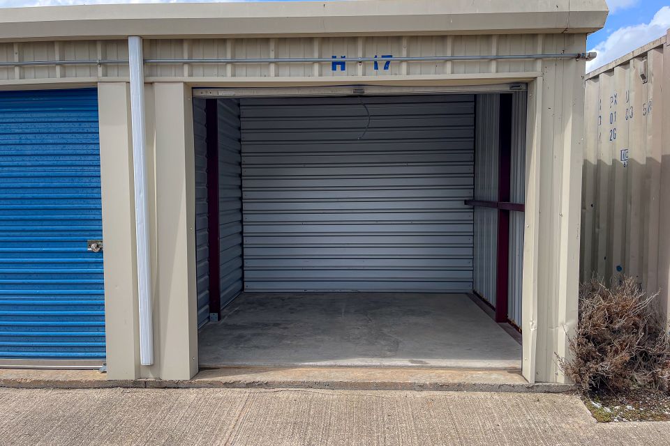 10x10 unit still