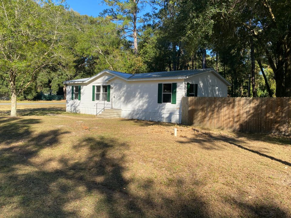 8505 front yard