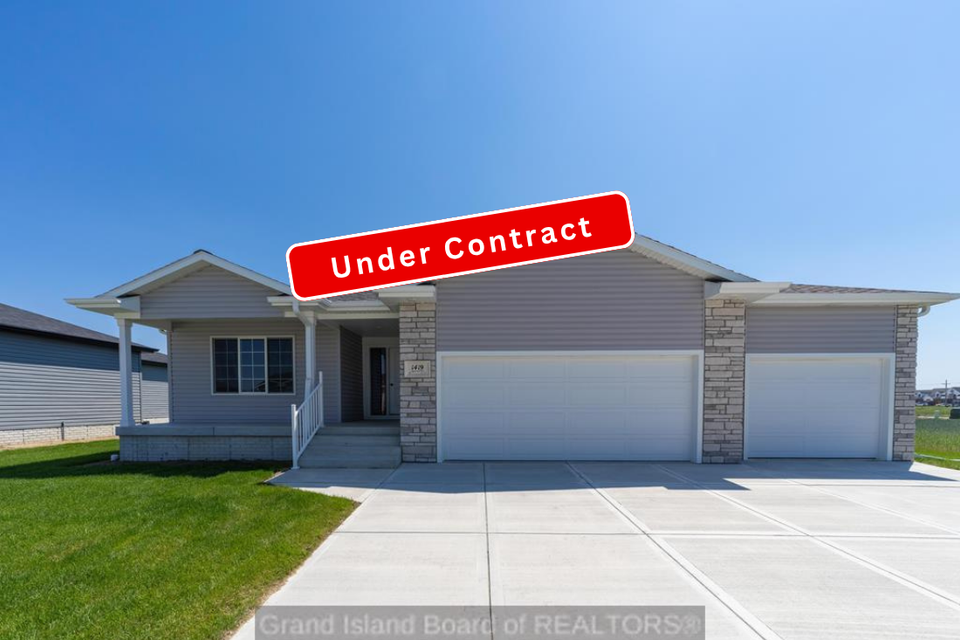 1419 sagewood ave grand island ne  under contract