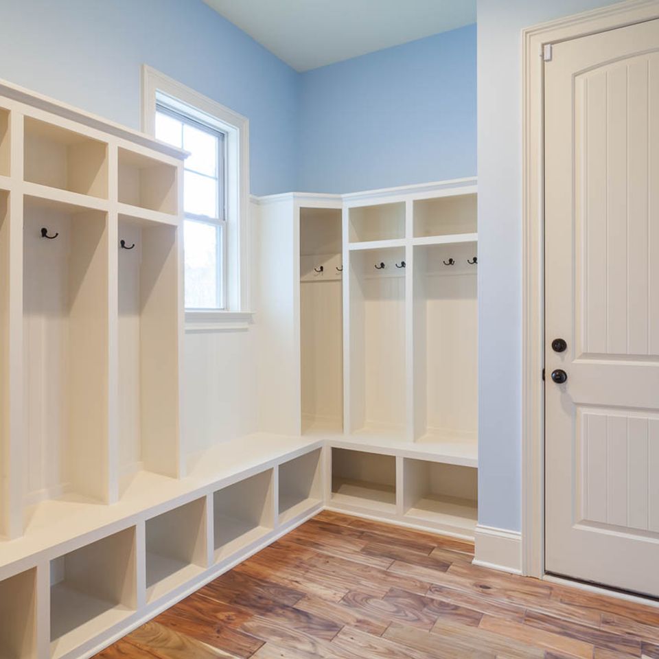 7601 mudd room built ins