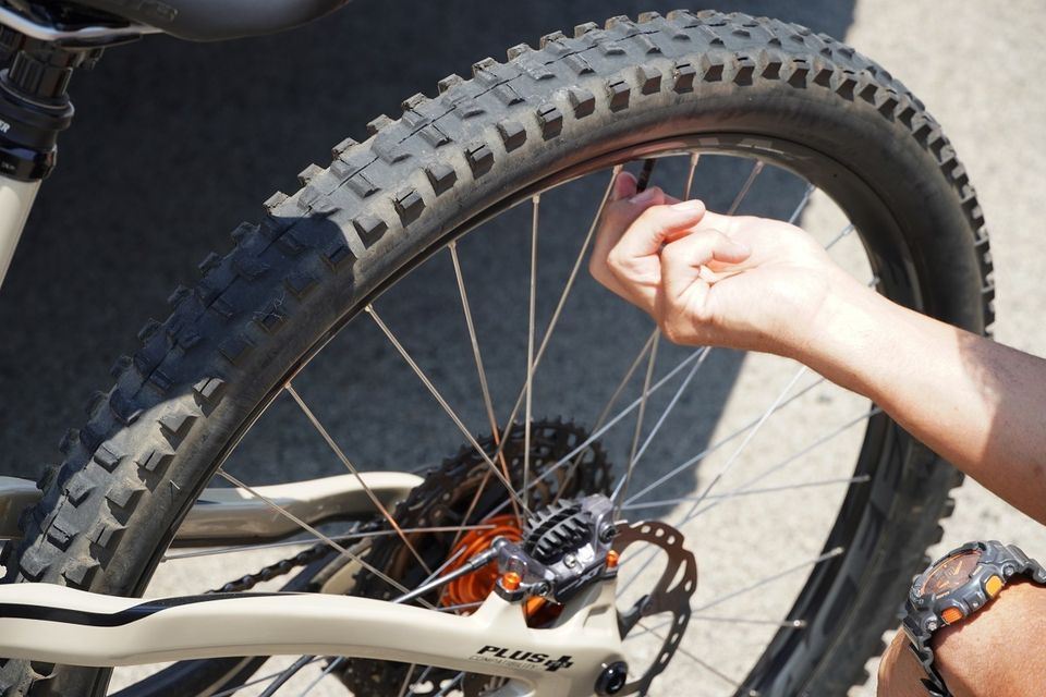 Adjusting air pressure to bike held up with jjam it in bike stand