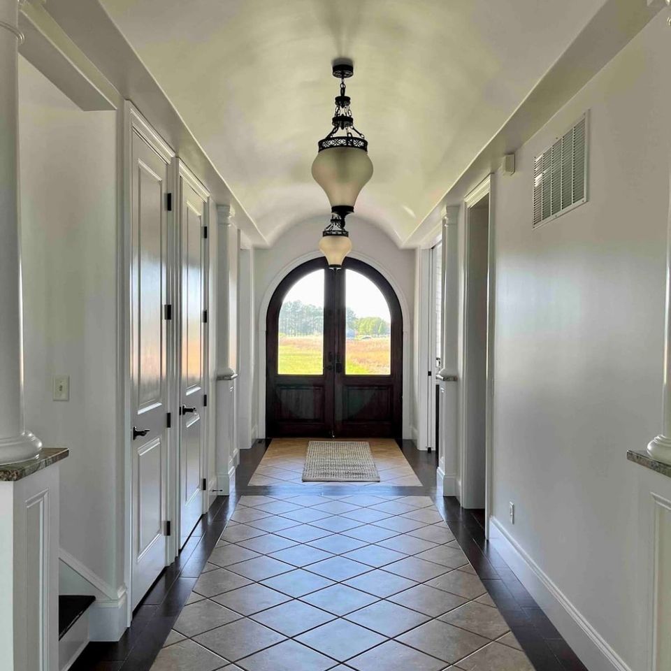 Kingdom painting hallway