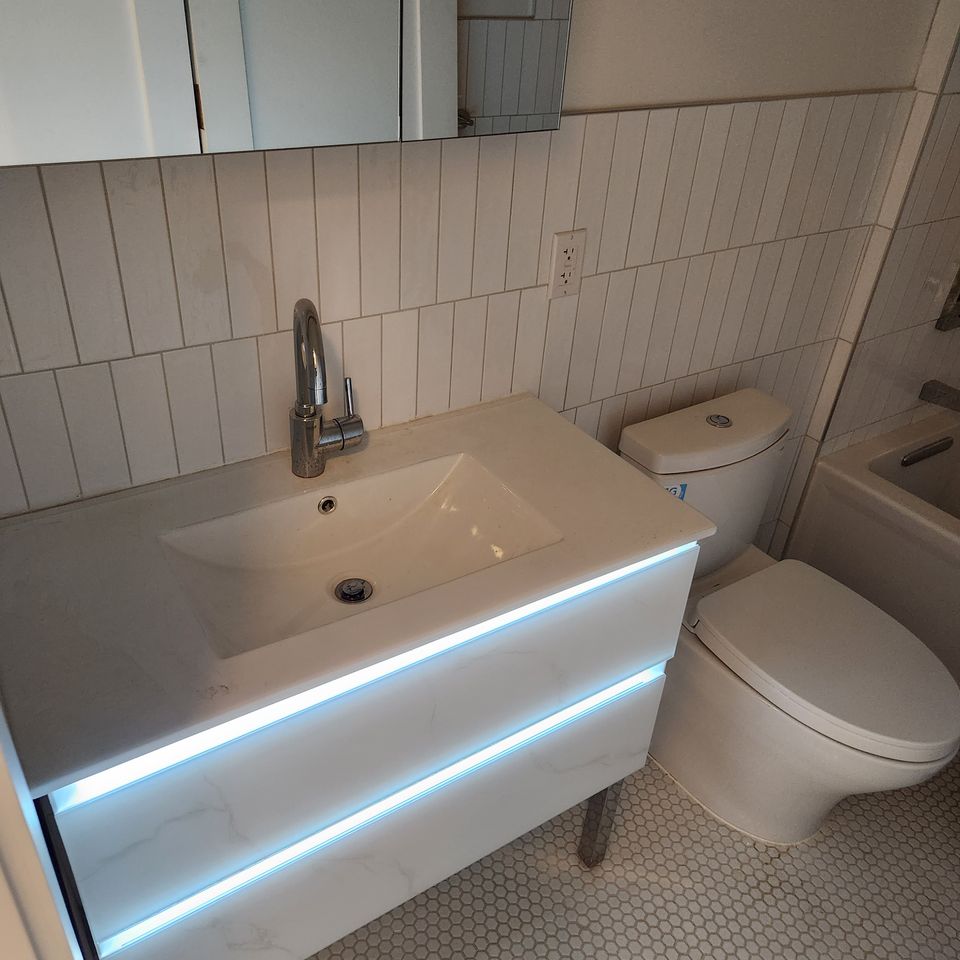 Bathroom with led