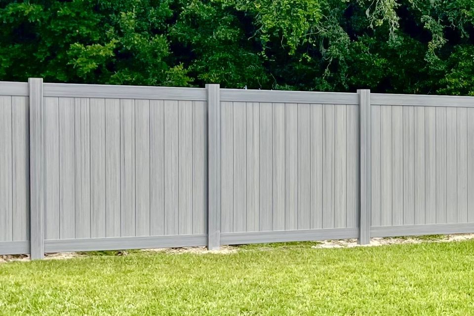 Tanvinyl fence