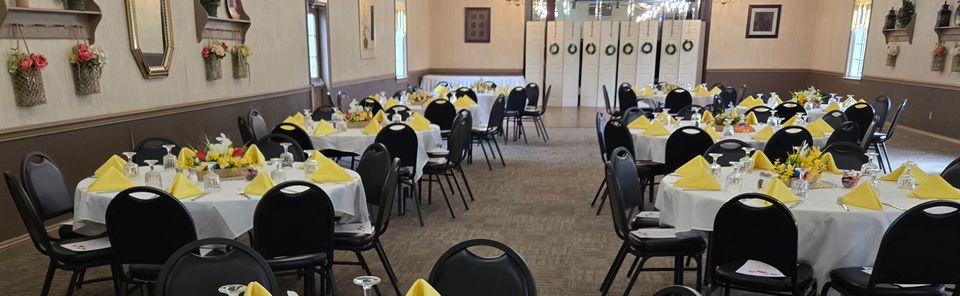 Tables yellow napkins