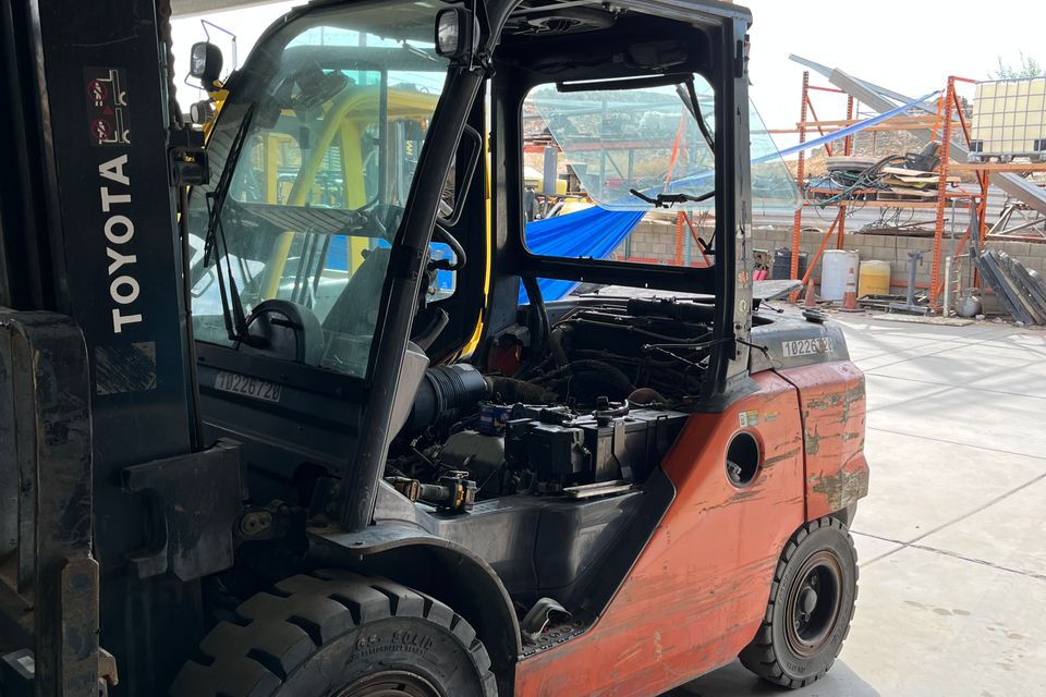 Image of a cabin style forklift, fully enclosed, with A/C
