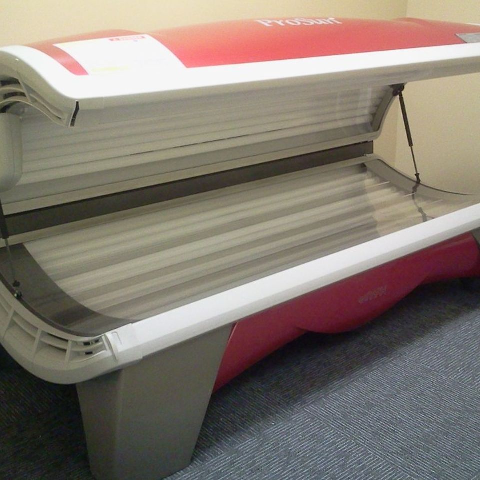 Tanning bed cropped20140424 15082 z12wzf
