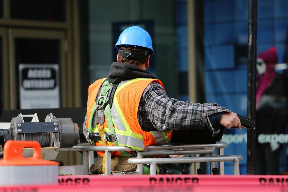 Construction worker g603e40cde 1920