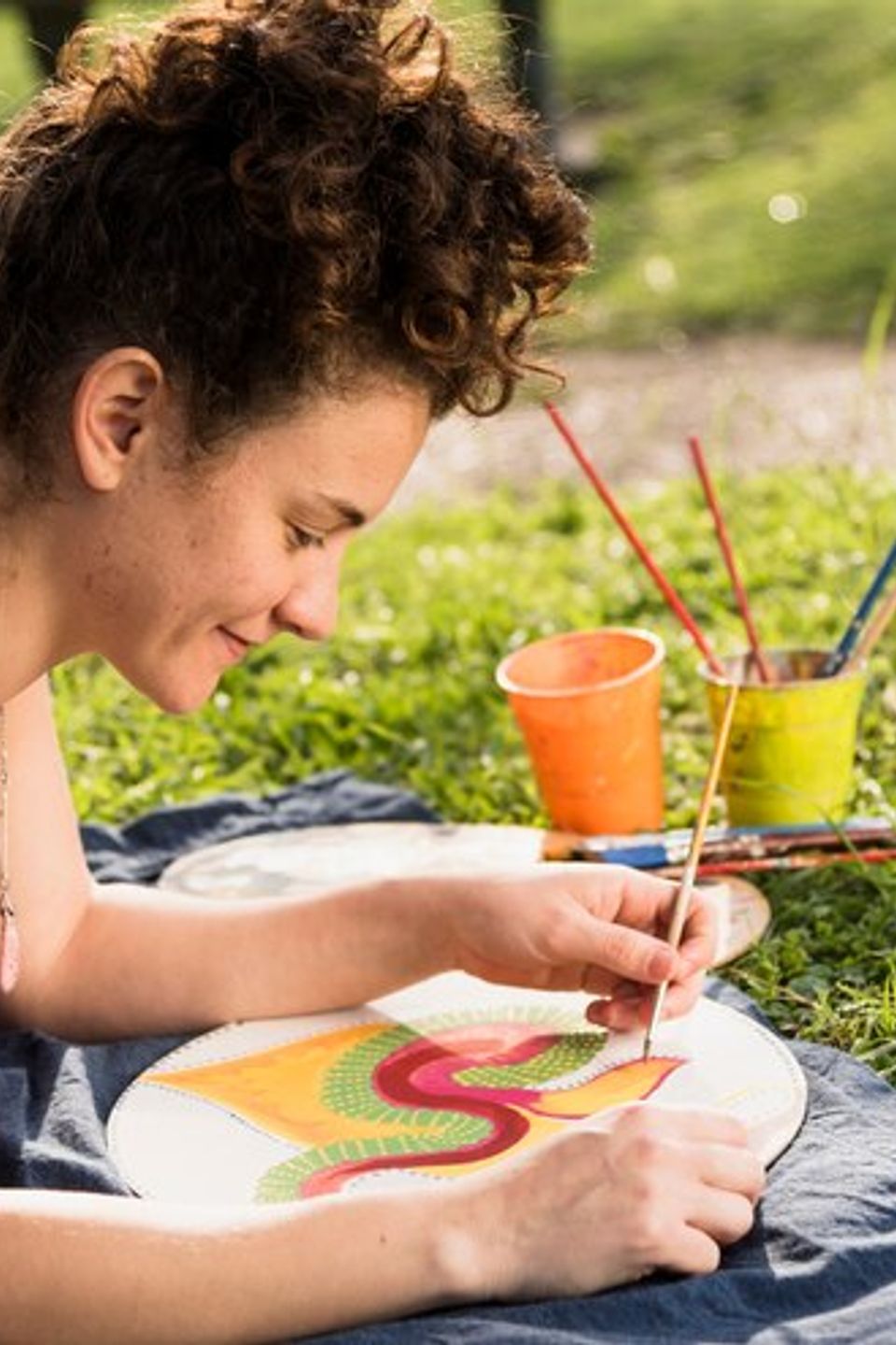 Girl painting canvas park 23 2148002542