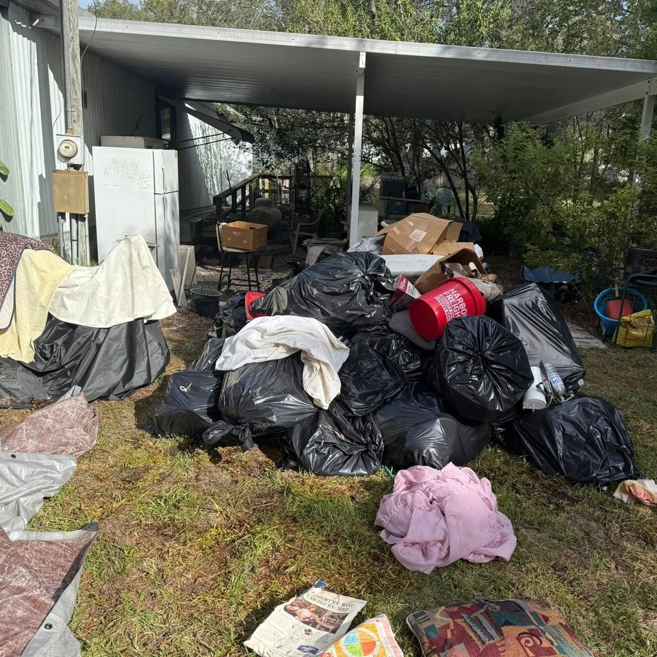 Junk in someone's yard, about to be hauled away by JNJ Hauling Solutions of Citrus County