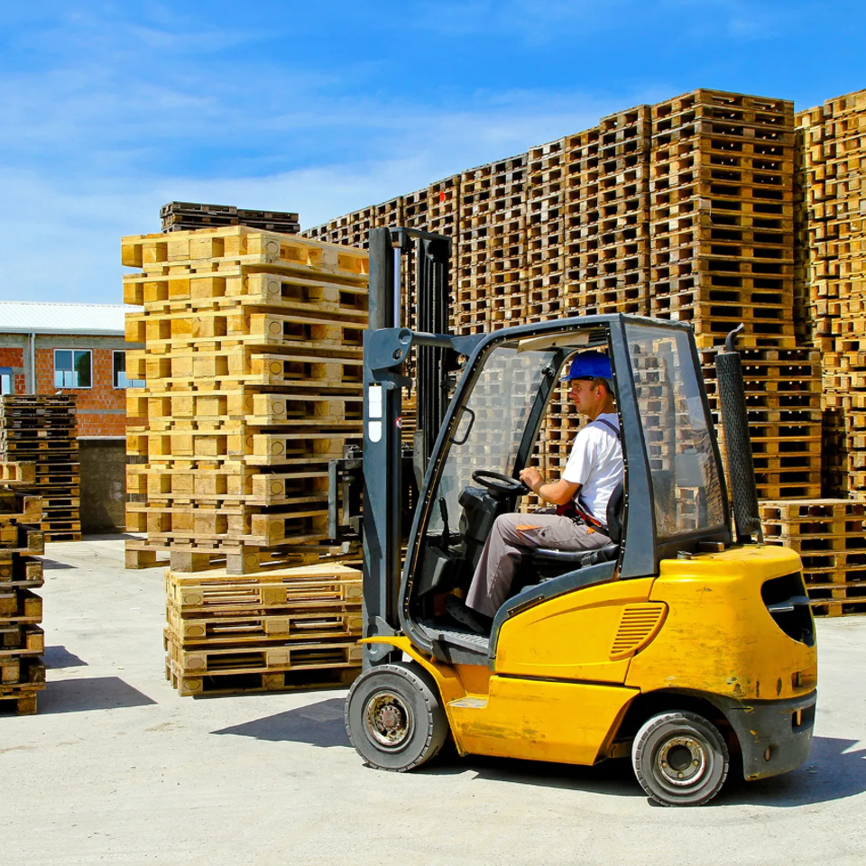 Chicago's Top Pallet Supplier, Huge Inventory, Forklift Loading
