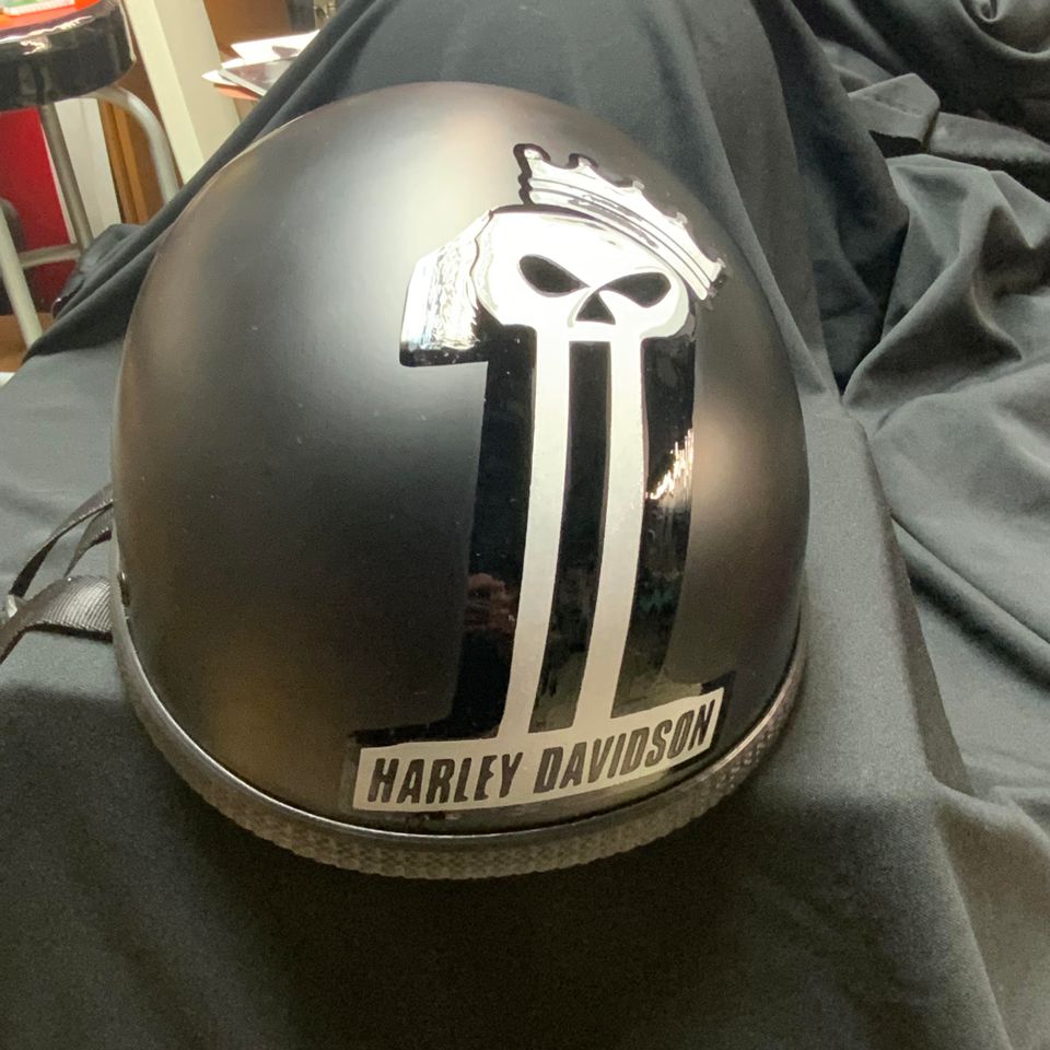 Creative custom pinstriping design and artistic projects created by Skeeter's Grafix.