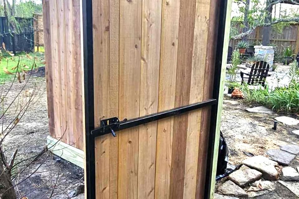New fence gate