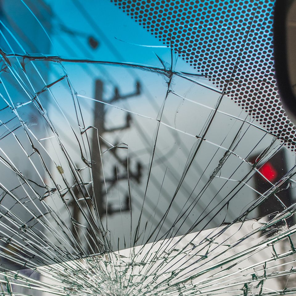 Broken windshield20170821 27009 1ies6q8