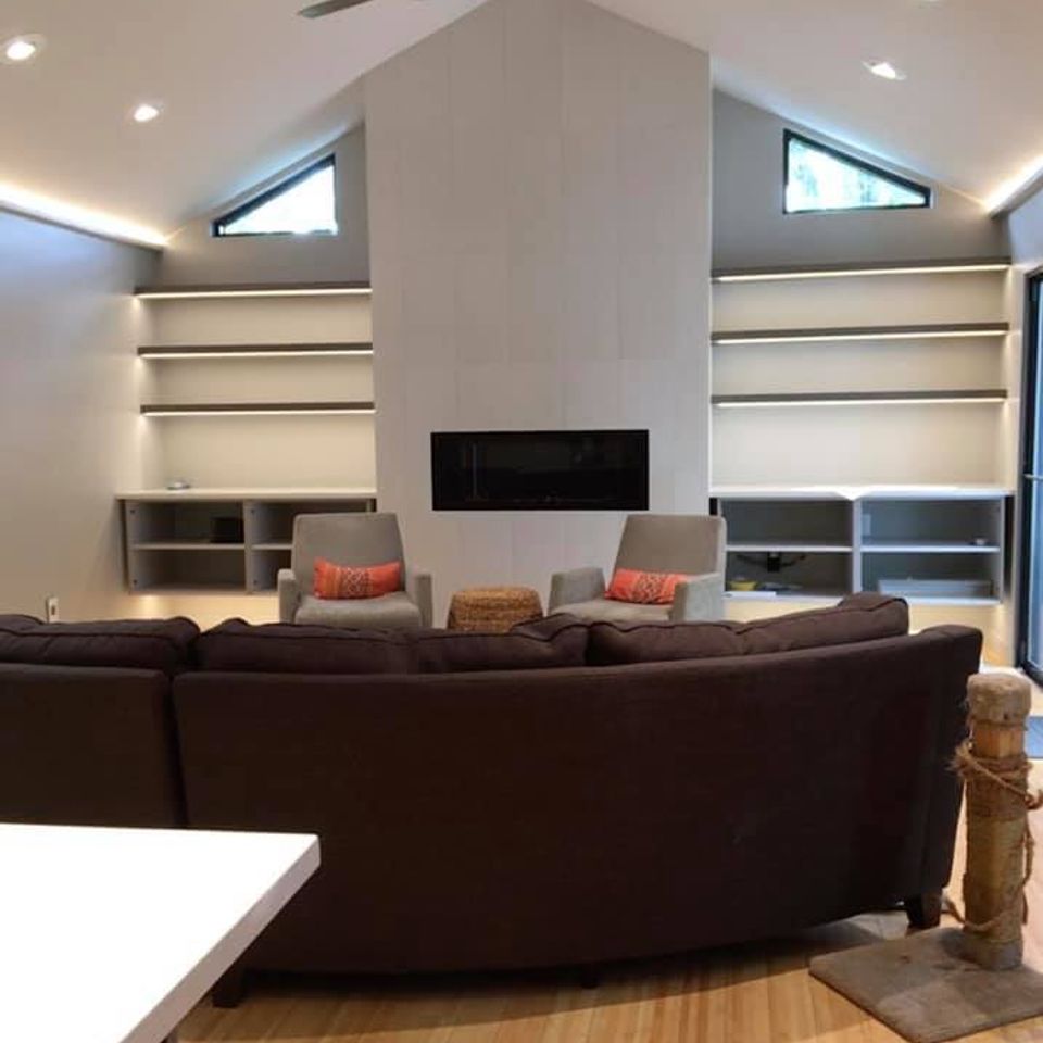 3d solutions general contractors   tulsa oklahoma   family room remodel vaulted ceiling built in shelves hardwood floors after photo
