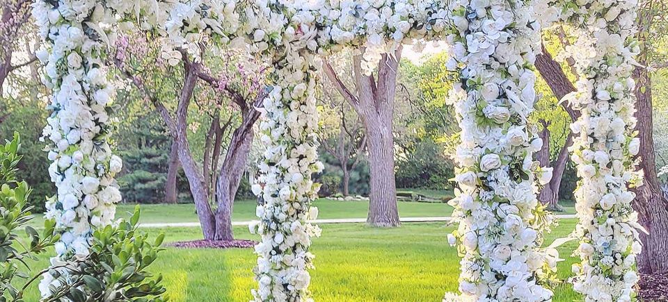 Flower arch chuppah thumb
