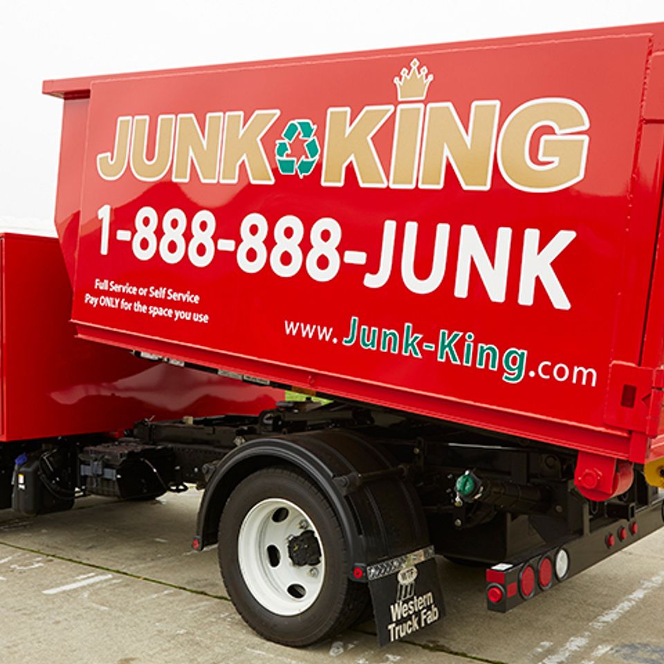 Nuredo magazine   tulsa  oklahoma   living   junk king  fall 2017 cover   junkking720170925 11289 1lqug98