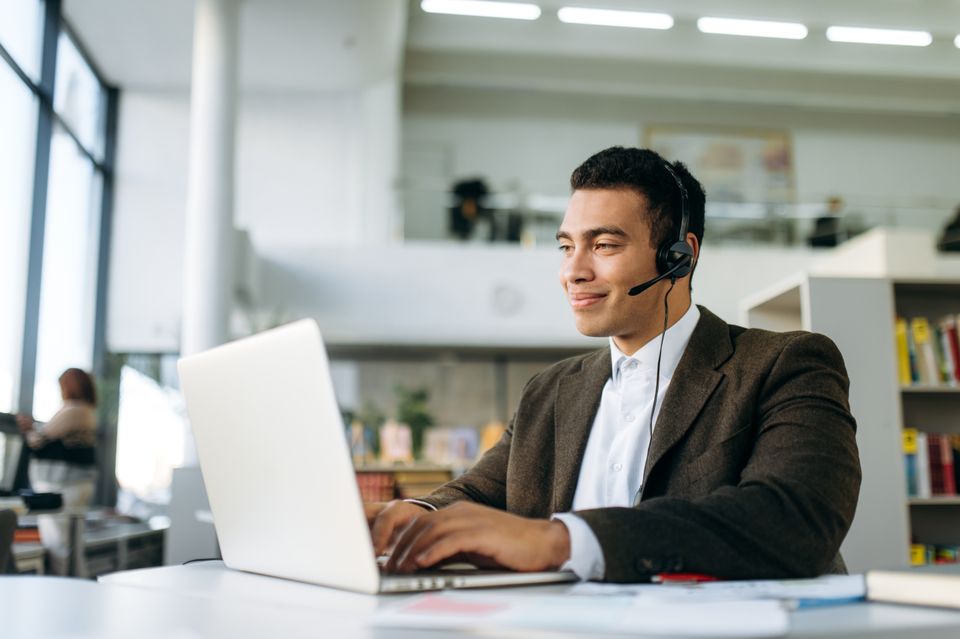 How to Use Virtual Assistants for Your Web Design Agency
