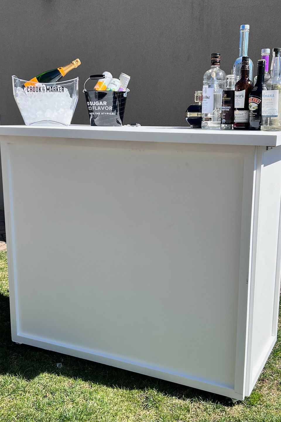 White bar