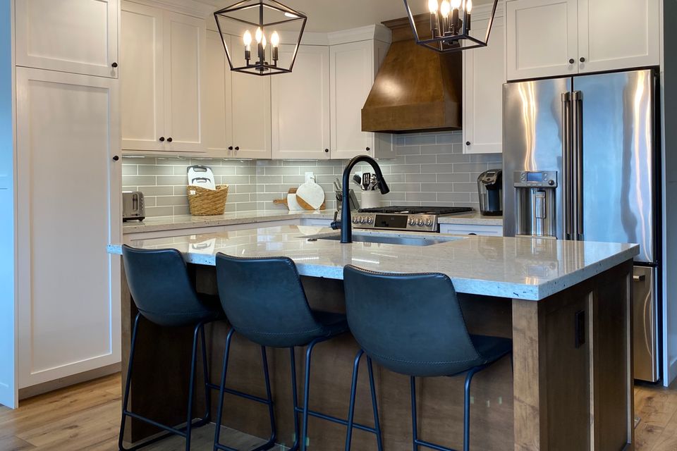 Small farmhouse kitchen remodel pendant lights wh 2022 11 01 06 46 08 utc