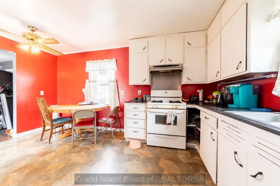 813 n adams grand island  ne 68803 b 1