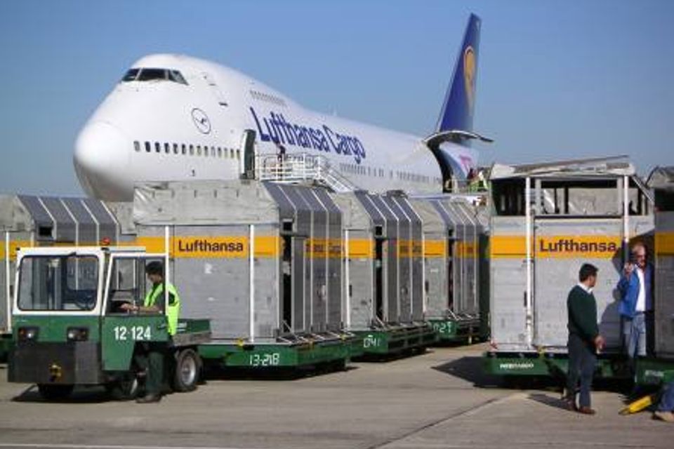 Avion cargando