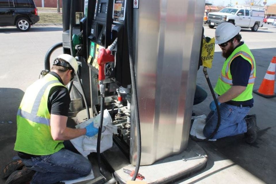 Fuel system service techs