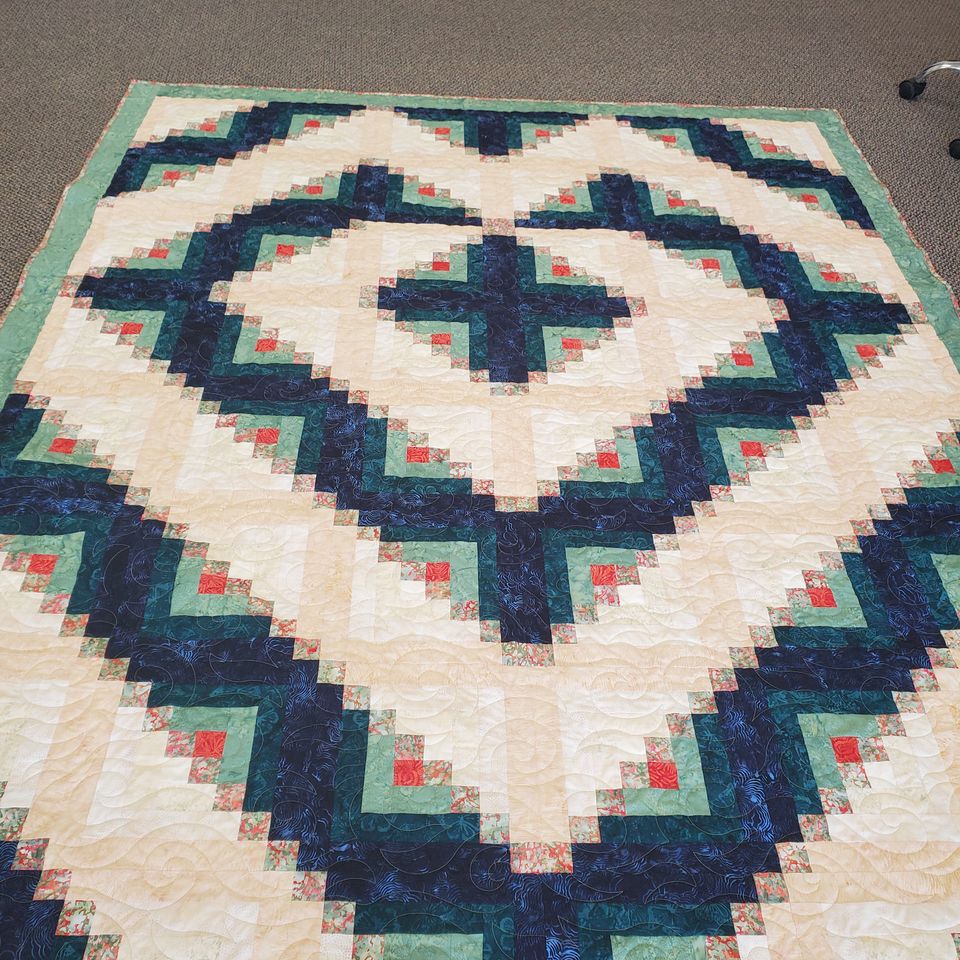 Heart log cabin 2023