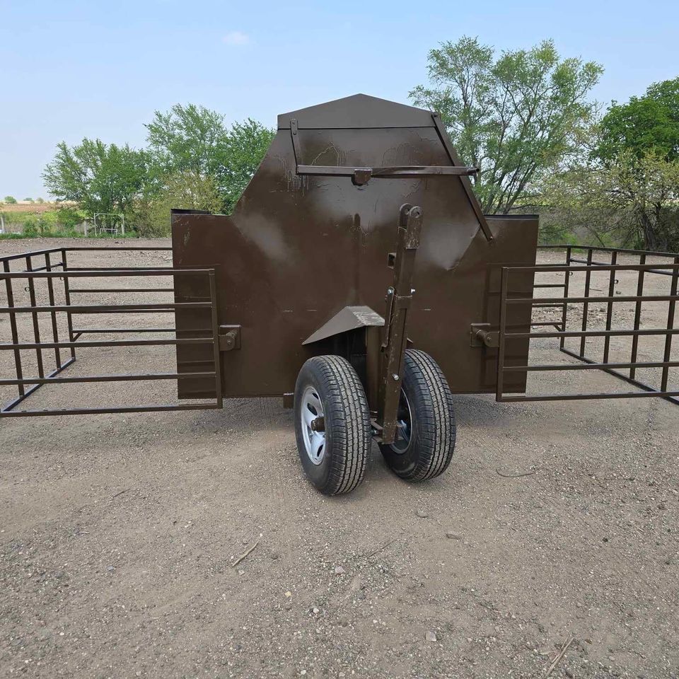 165 bushel creep feeder