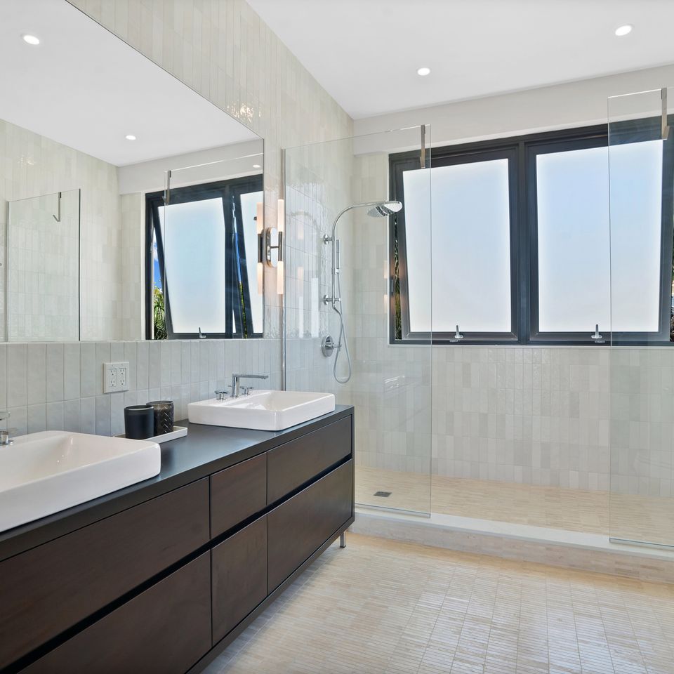 125 tre casa azu rev  085 58 436