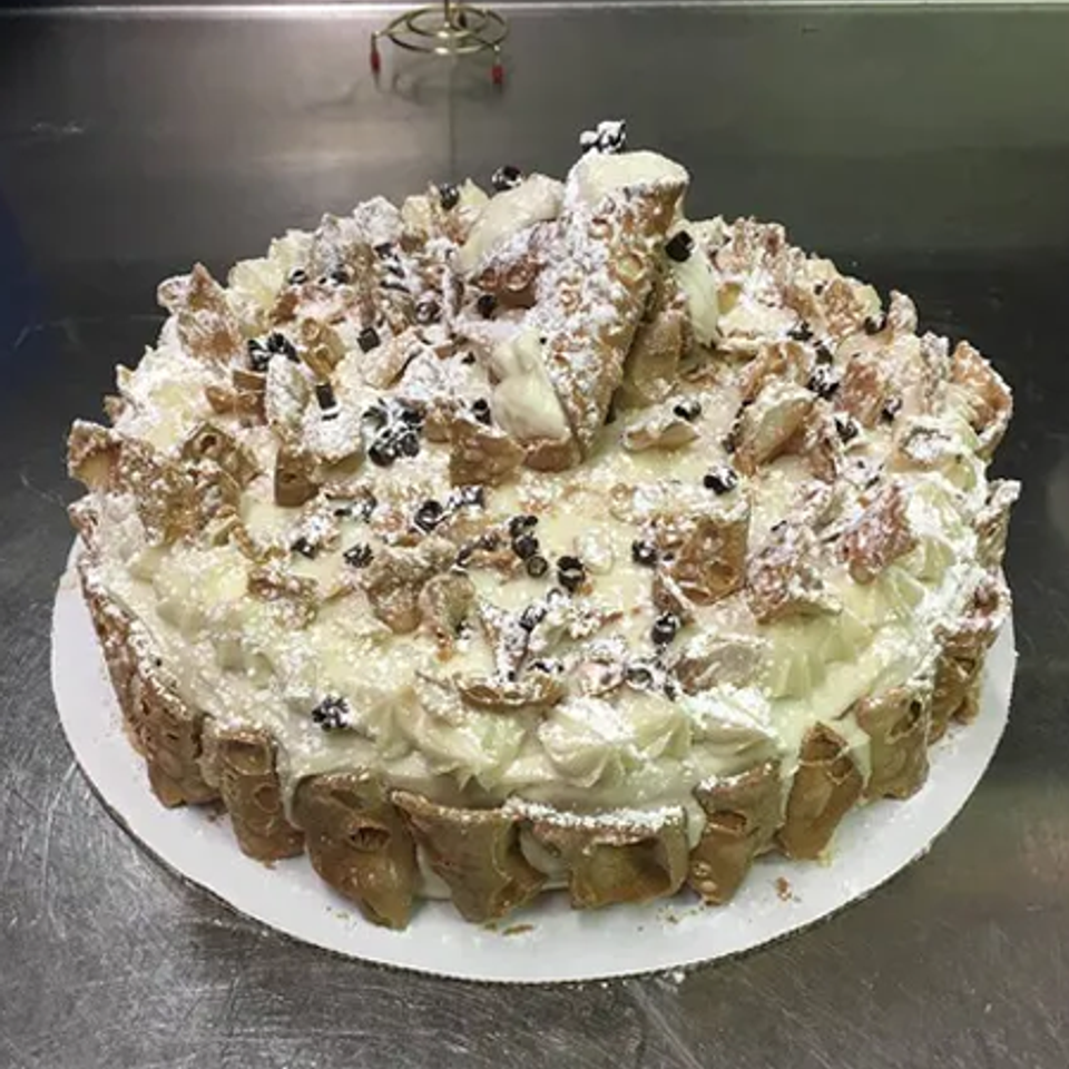 Cannoli cake
