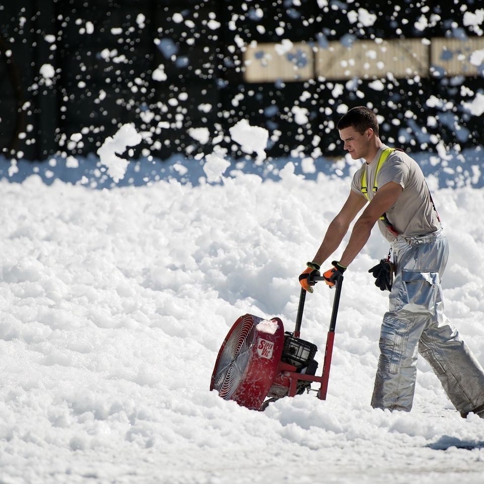 Snow thrower e030b00e2c 1920