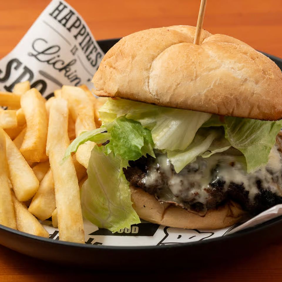 ½ lb deluxe cheeseburger