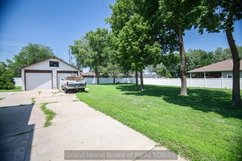 2104 w state st grand island e 8