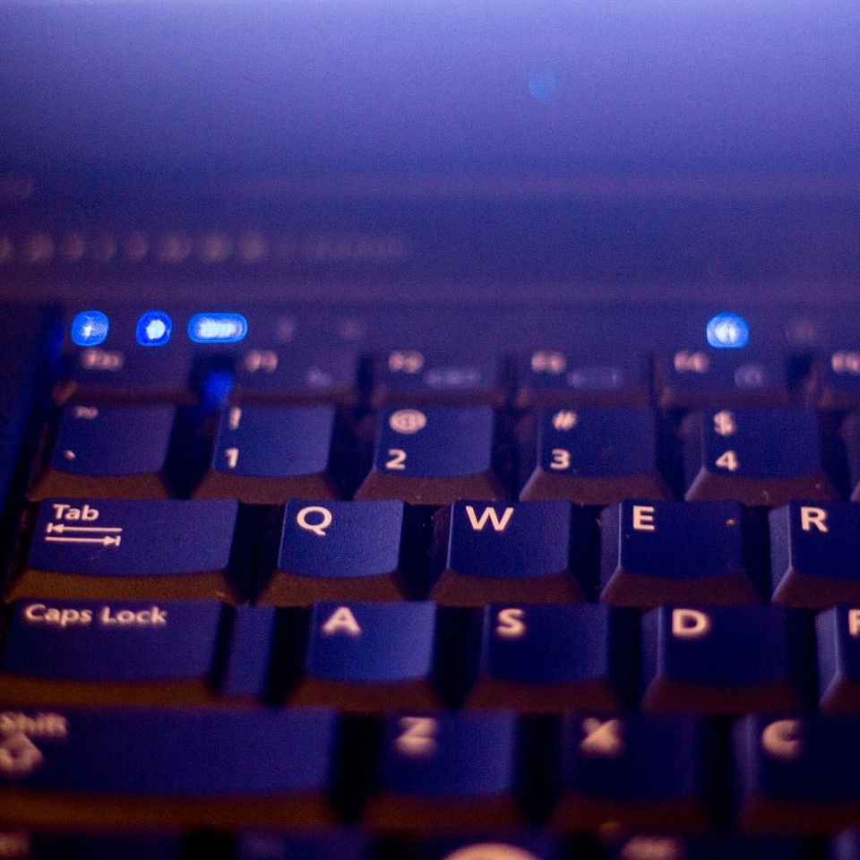 Laptop keyboard for typing descriptive links