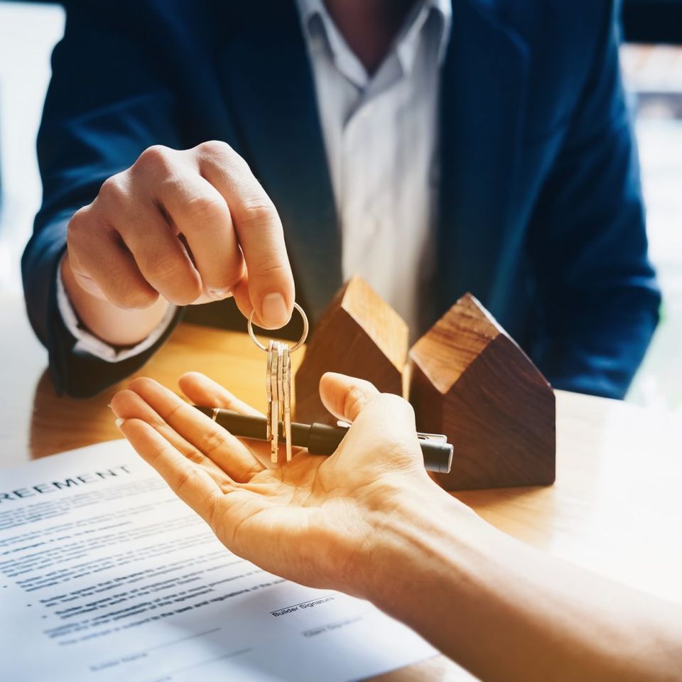 Real estate agents agree to bu scaled