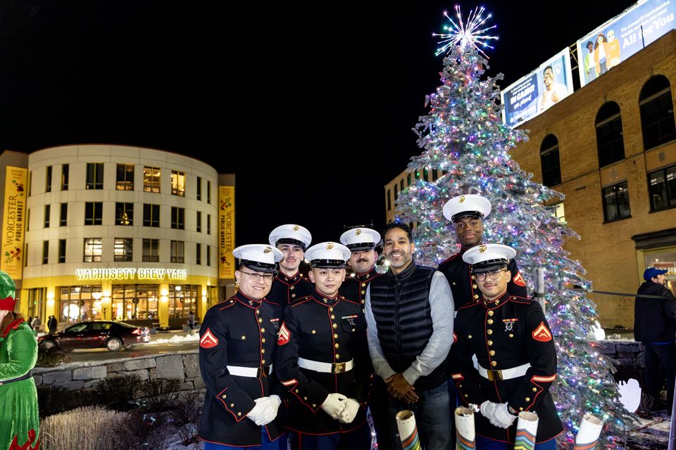 2025 kelley square tree lighting photos (192)